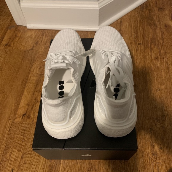 Women’s Adidas UltraBoost triple white - Picture 3 of 5